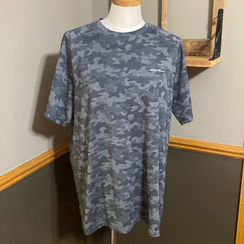 Eddie Bauer light gray & dark gray camo short sleeve shirt size large